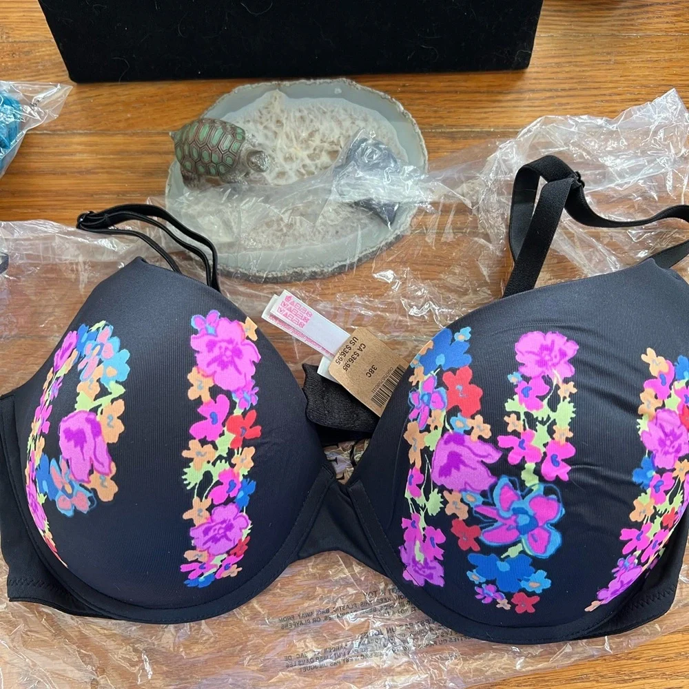 Victoria's Secret Black Floral Bra - Picture 2 of 5